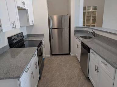 Main picture of 5850 Centre Ave