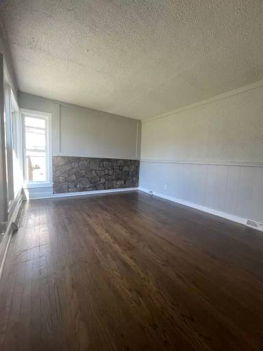 Main picture of 1565 Wentworth Ave