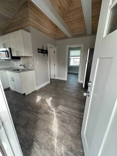 Main picture of 9 Johnson Ave