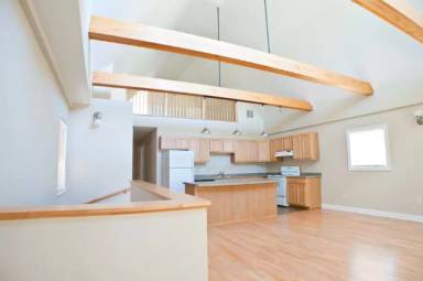 Main picture of 3245 N Oakland