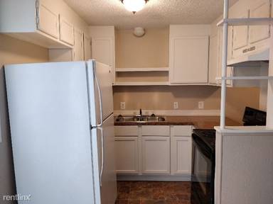 Main picture of 302 W 11th St