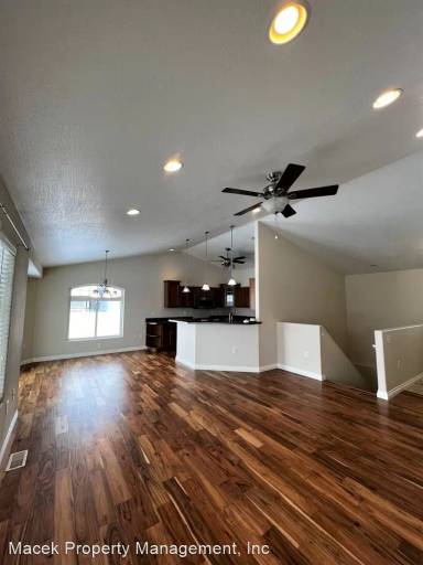 Main picture of 1105 38th Ave NE