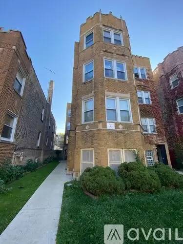 Main picture of 6121 N Fairfield Ave