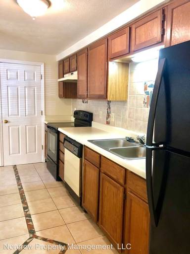 Main picture of 7608 Roscommon Ct