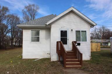 Main picture of 437 Ricker St