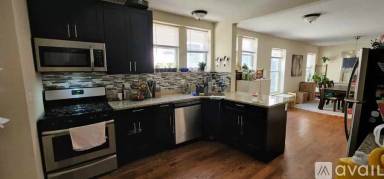 Main picture of 6042 N Washtenaw Ave