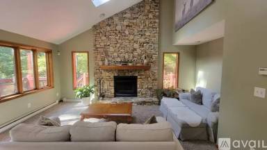 Main picture of 221 S Iroquois Cir