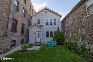 Main picture of 1748 W Superior St
