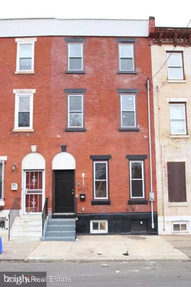 Main picture of 2015 N 5th St