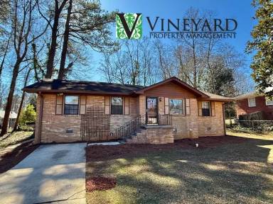 Main picture of 50 Peachtree Cir SE