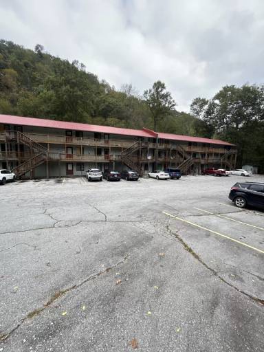 Main picture of 4092 NC Highway 105 S