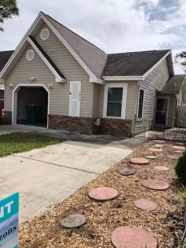 Main picture of 3012 Yorktown Cir