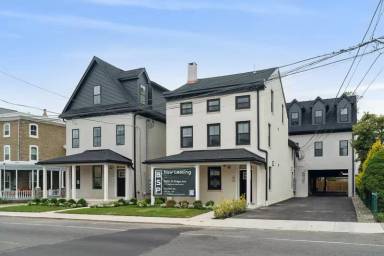 Main picture of 6832 Ridge Ave
