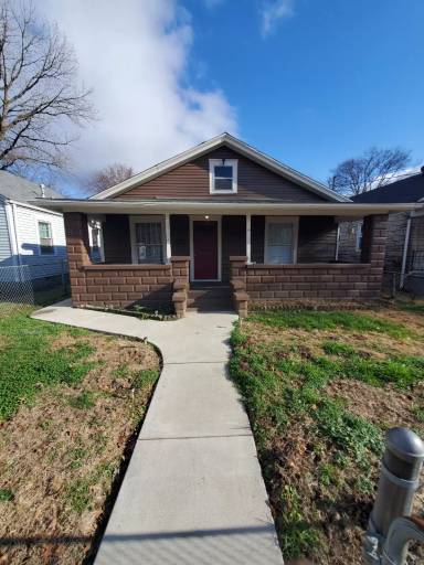 Main picture of 3753 Powell Ave