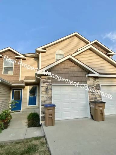 Main picture of 210 Pointe Ln