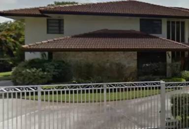 Main picture of 460 NE 144th St