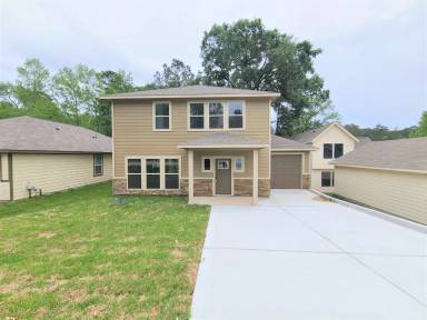 Main picture of 74 Hillsborough Dr