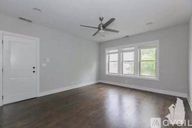 Main picture of 3915 N Janssen Ave