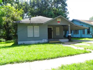 Main picture of 204 S 3rd St