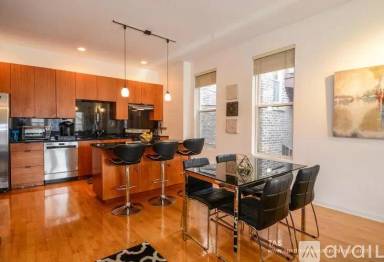 Main picture of 1407 N Wicker Park Ave