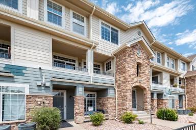 Main picture of 452 Black Feather Loop