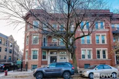Main picture of 4114 N Clarendon Ave