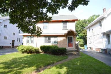 Main picture of 711 Woodbine Ave