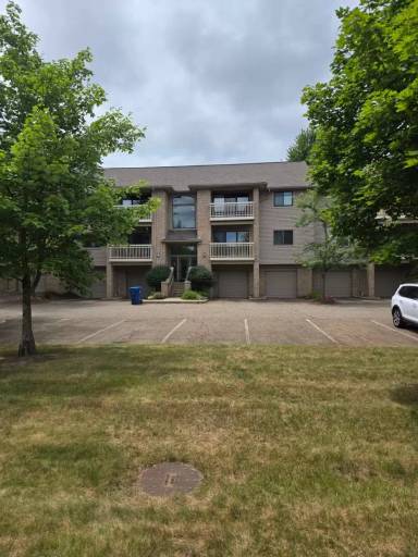 Main picture of Enclave At Rosemont Ridge Condominiums