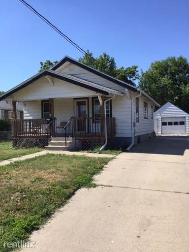 Main picture of 2822 E Grand Ave