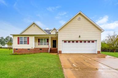 Main picture of 252 Cambridge Dr