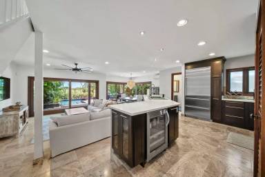 Main picture of 318 Kealahou St
