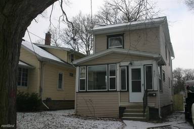 Main picture of 829 Clyde St