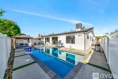 Main picture of 5423 Garden Grove Ave