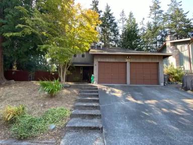 Main picture of 823 SW Castilian Dr
