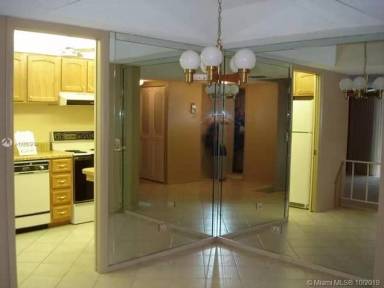 Main picture of 3700 Inverrary Dr