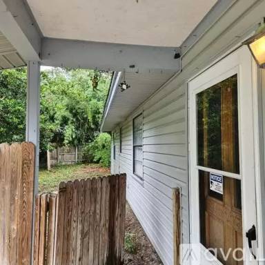 Main picture of 2811 NW 41st Pl