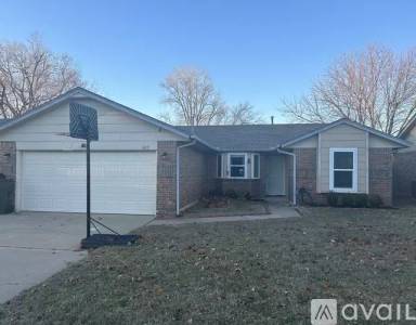 Main picture of 617 Coopers Hawk Dr