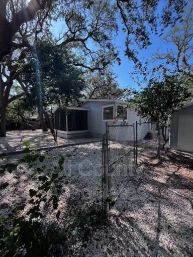 Main picture of 1832 Cemetery Rd