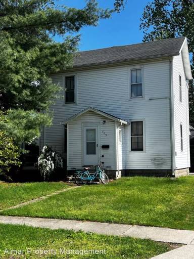 Main picture of 205 W Washington St