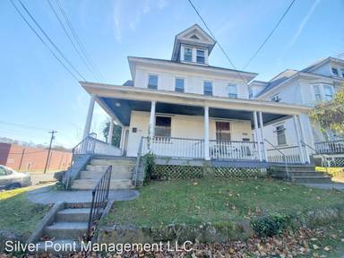 Main picture of 320 E Commerce St