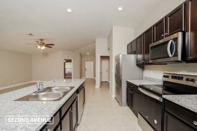 Main picture of 1884 Hannah Ave SW