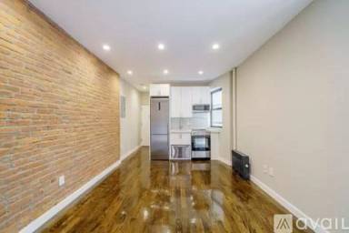 Main picture of 165 Avenue B