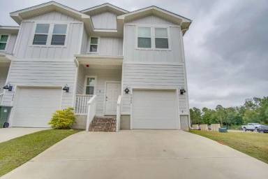 Main picture of 9400 Nature Creek Ln