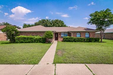 Main picture of 4004 Cavalry Dr