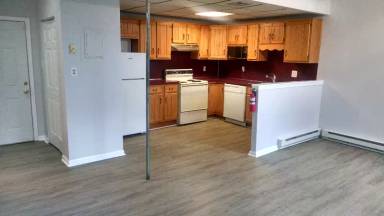 Main picture of 150 N York St