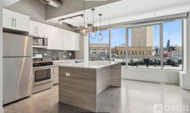 Main picture of 1242 N Milwaukee Ave