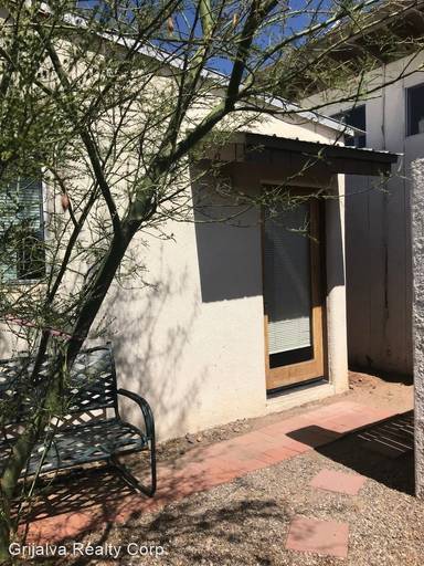 Main picture of 443 E Delano St