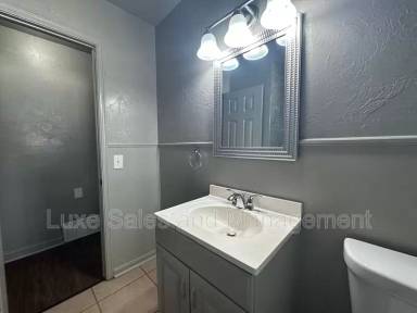 Main picture of 8204 N Harvey Pl
