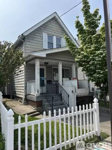 Main picture of 3162 W 104th St