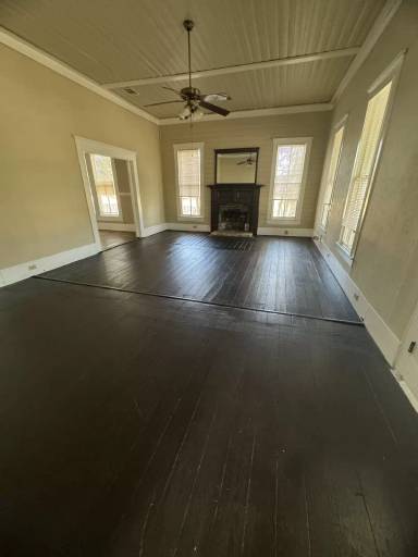 Main picture of 302 S Burleson St